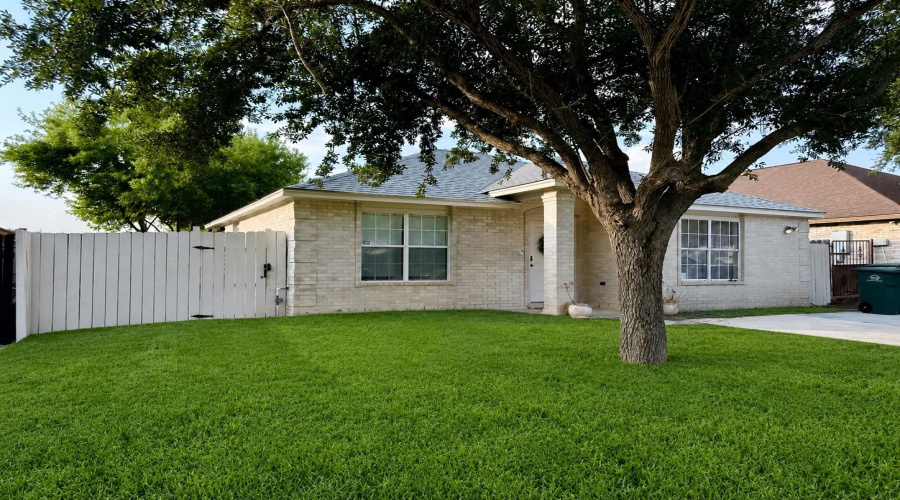 1844 Arctic Ct, Laredo, Texas 78045, 3 Bedrooms Bedrooms, 5 Rooms Rooms,2 BathroomsBathrooms,Residential,For Sale,1844 Arctic Ct,20263769