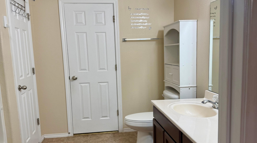 409 Pargo Dr, Laredo, Texas 78043, 4 Bedrooms Bedrooms, 7 Rooms Rooms,2 BathroomsBathrooms,Residential,For Sale,409 Pargo Dr,20263772