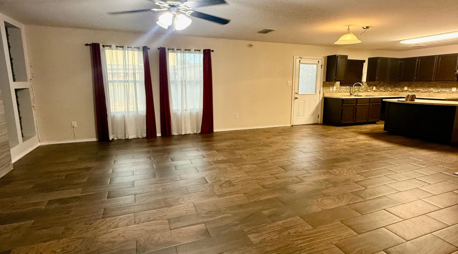 409 Pargo Dr, Laredo, Texas 78043, 4 Bedrooms Bedrooms, 7 Rooms Rooms,2 BathroomsBathrooms,Residential,For Sale,409 Pargo Dr,20263772