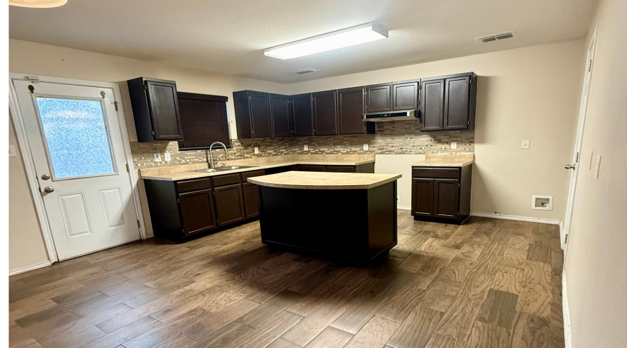 409 Pargo Dr, Laredo, Texas 78043, 4 Bedrooms Bedrooms, 7 Rooms Rooms,2 BathroomsBathrooms,Residential,For Sale,409 Pargo Dr,20263772