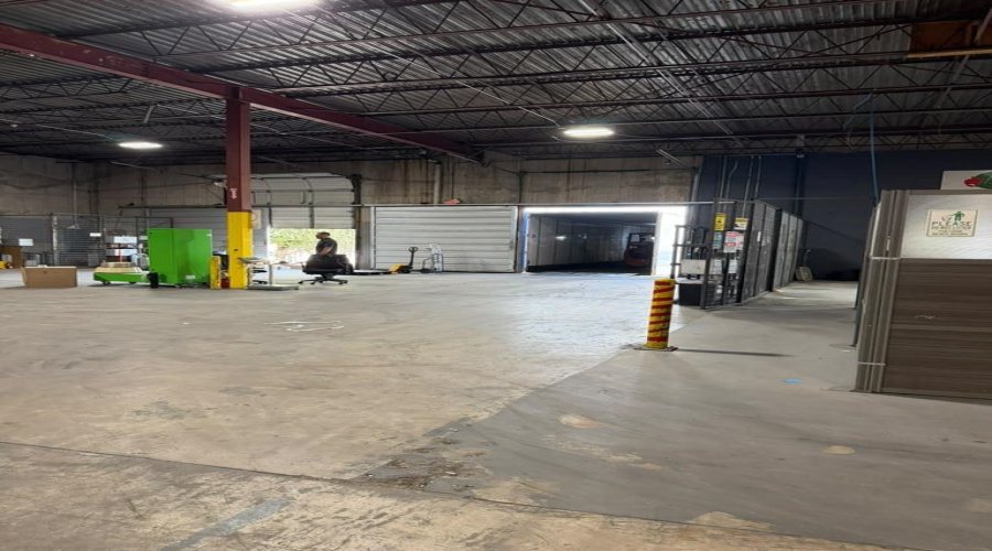 4603 Warehouse Ln, Laredo, Texas 78041-5627, 1 Bedroom Bedrooms, 6 Rooms Rooms,2 BathroomsBathrooms,Commercial/industrial,For Rent,4603 Warehouse Ln,20263771