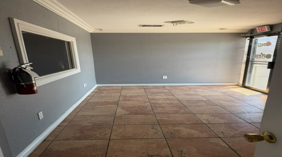 4603 Warehouse Ln, Laredo, Texas 78041-5627, 1 Bedroom Bedrooms, 6 Rooms Rooms,2 BathroomsBathrooms,Commercial/industrial,For Rent,4603 Warehouse Ln,20263771