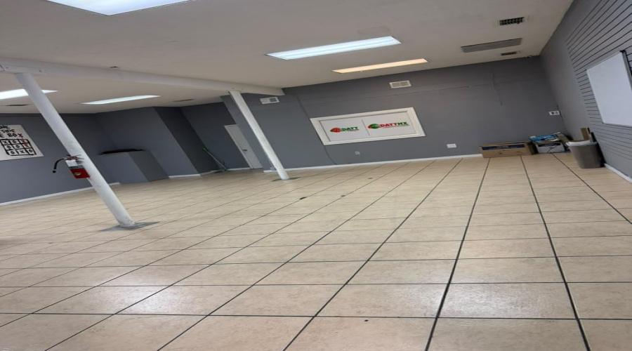 4603 Warehouse Ln, Laredo, Texas 78041-5627, 1 Bedroom Bedrooms, 6 Rooms Rooms,2 BathroomsBathrooms,Commercial/industrial,For Rent,4603 Warehouse Ln,20263771