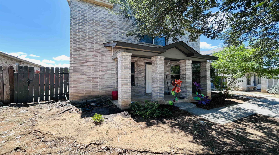 219 Desert Chief Dr, LAREDO, Texas 78045, 3 Bedrooms Bedrooms, 3 Rooms Rooms,2 BathroomsBathrooms,Residential,For Sale,219 Desert Chief Dr,20263773