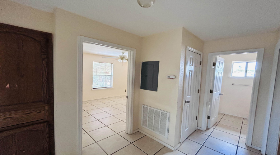 3101 Barrios St, LAREDO, Texas 78046, 2 Bedrooms Bedrooms, 2 Rooms Rooms,1 BathroomBathrooms,Residential,For Rent,3101 Barrios St,20263774