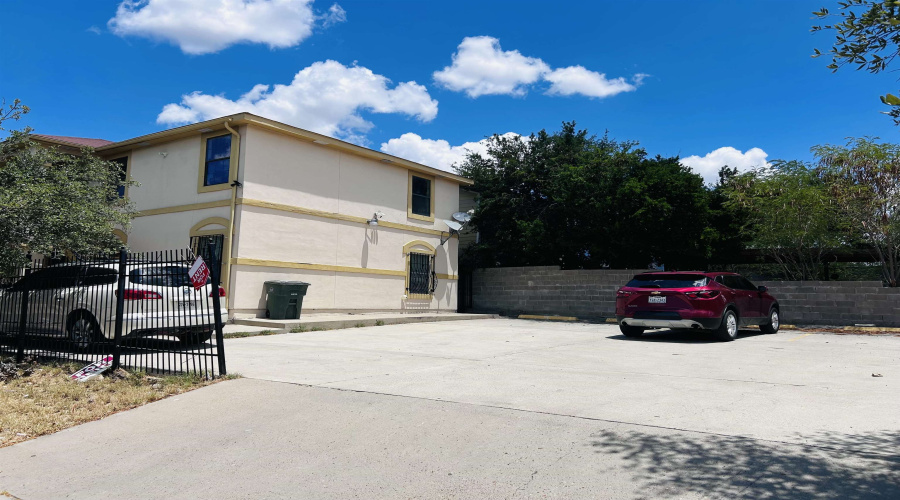 3101 Barrios St, LAREDO, Texas 78046, 2 Bedrooms Bedrooms, 2 Rooms Rooms,1 BathroomBathrooms,Residential,For Rent,3101 Barrios St,20263774