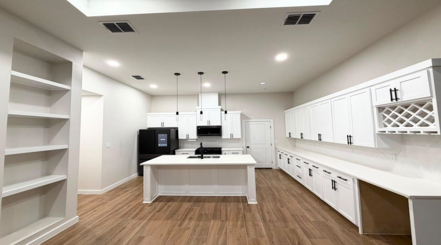 1715 Coba Dr., Laredo, Texas 78046, 3 Bedrooms Bedrooms, 5 Rooms Rooms,2 BathroomsBathrooms,Residential,For Sale,1715 Coba Dr.,20263777