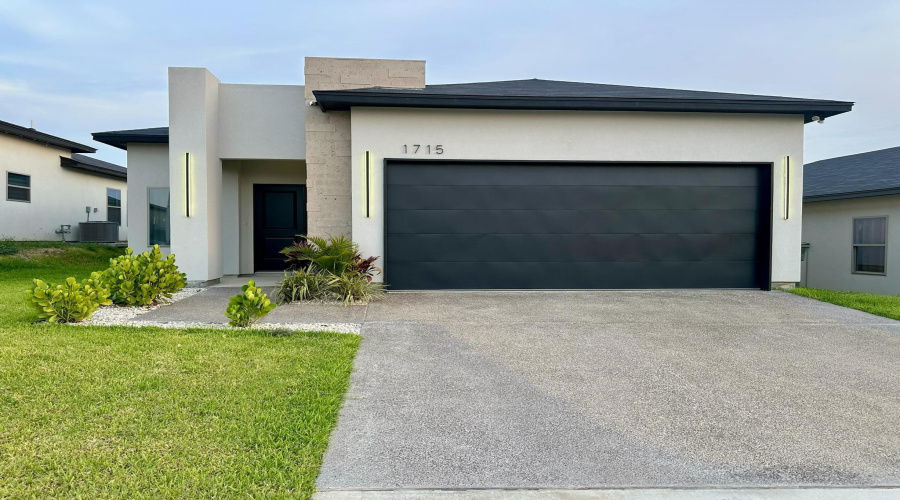 1715 Coba Dr., Laredo, Texas 78046, 3 Bedrooms Bedrooms, 5 Rooms Rooms,2 BathroomsBathrooms,Residential,For Sale,1715 Coba Dr.,20263777