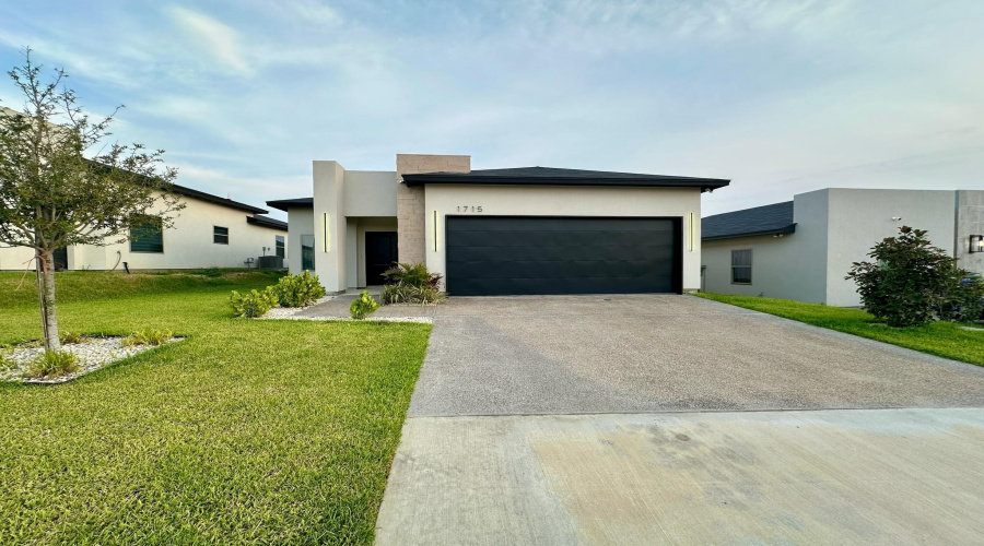 1715 Coba Dr., Laredo, Texas 78046, 3 Bedrooms Bedrooms, 5 Rooms Rooms,2 BathroomsBathrooms,Residential,For Sale,1715 Coba Dr.,20263777