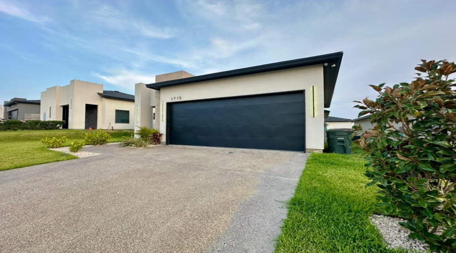 1715 Coba Dr., Laredo, Texas 78046, 3 Bedrooms Bedrooms, 5 Rooms Rooms,2 BathroomsBathrooms,Residential,For Sale,1715 Coba Dr.,20263777