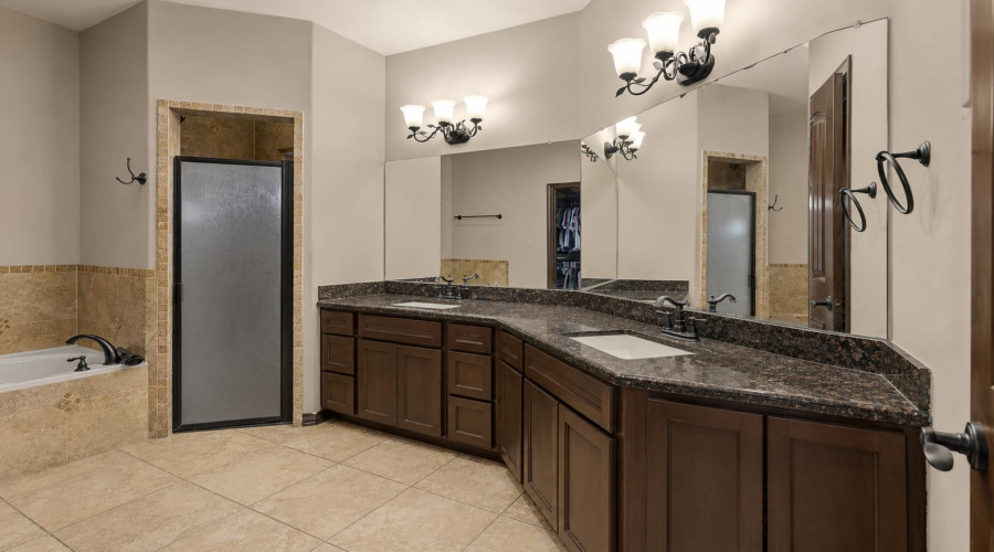 1119 Harlan St, Laredo, Texas 78045, 4 Bedrooms Bedrooms, 6 Rooms Rooms,3 BathroomsBathrooms,Residential,For Sale,1119 Harlan St,20263778