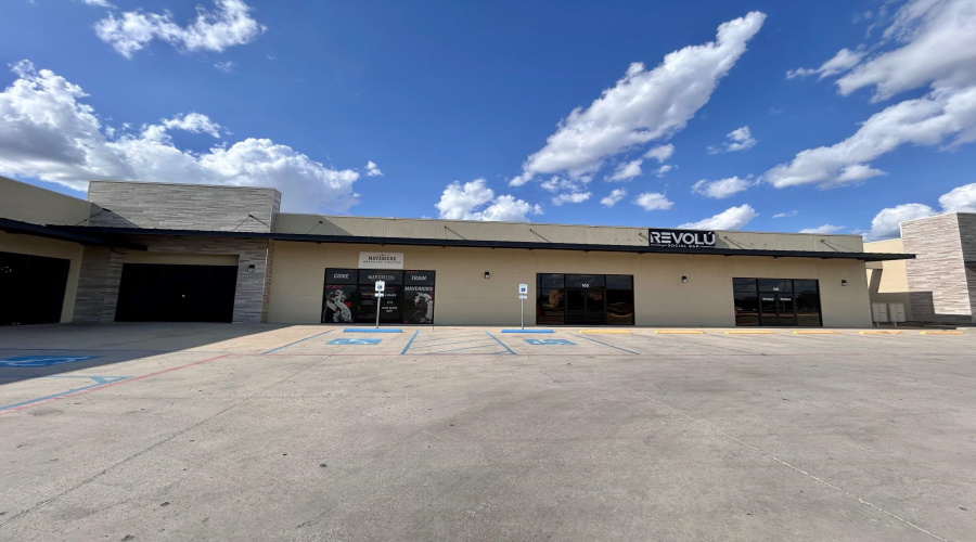 2324 Jacaman Rd, Laredo, Texas 78041, 6 Rooms Rooms,2 BathroomsBathrooms,Commercial retail/office,For Rent,2324 Jacaman Rd,20263780