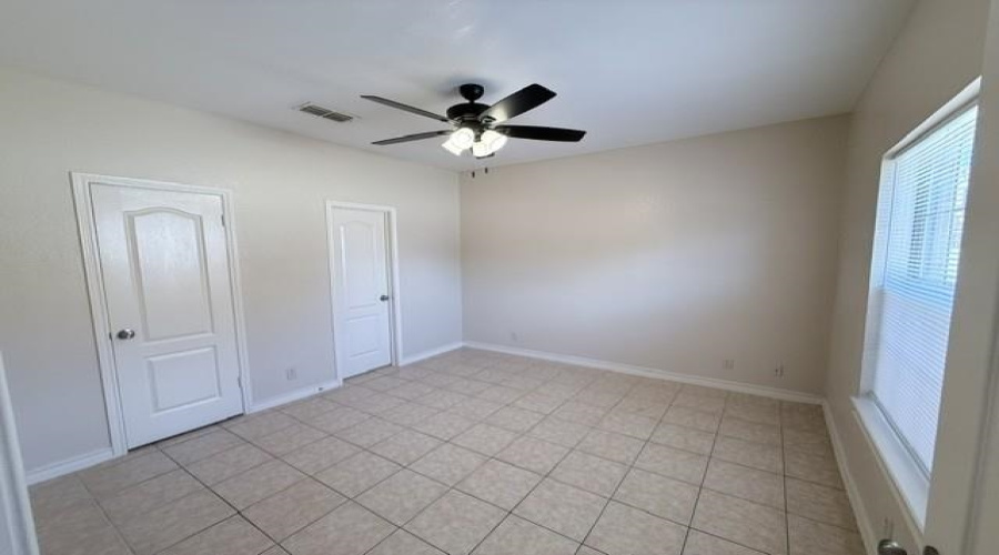 1420 Musser St, Laredo, Texas 78040, 2 Bedrooms Bedrooms, 4 Rooms Rooms,1 BathroomBathrooms,Residential,For Rent,1420 Musser St,20263781