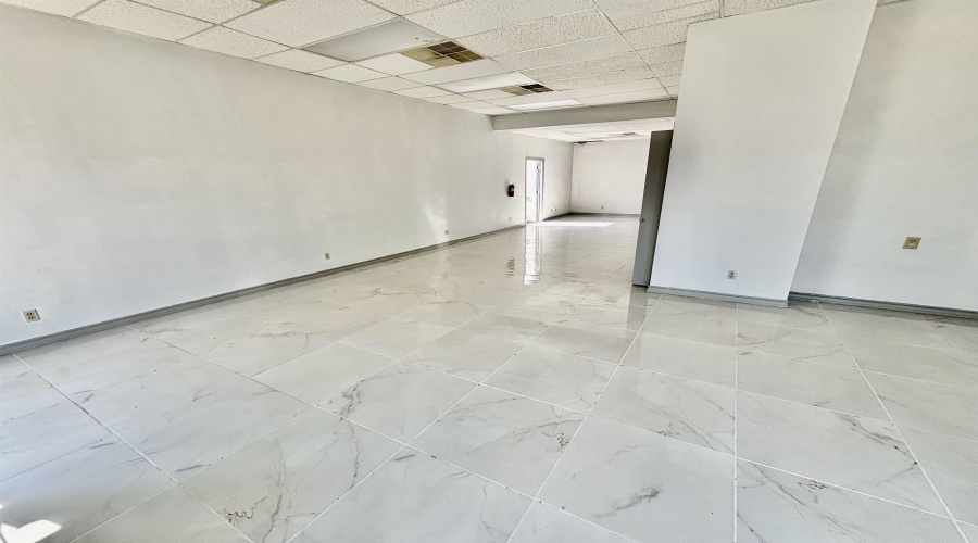 220 W Hillside Rd, Laredo, Texas 78041, 1 Room Rooms,1 BathroomBathrooms,Commercial retail/office,For Rent,220 W Hillside Rd,20263791