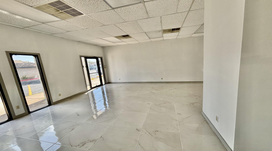 220 W Hillside Rd, Laredo, Texas 78041, 1 Room Rooms,1 BathroomBathrooms,Commercial retail/office,For Rent,220 W Hillside Rd,20263791