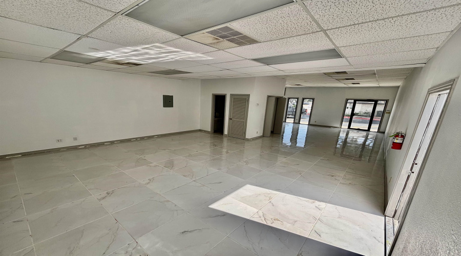 220 W Hillside Rd, Laredo, Texas 78041, 1 Room Rooms,1 BathroomBathrooms,Commercial retail/office,For Rent,220 W Hillside Rd,20263791