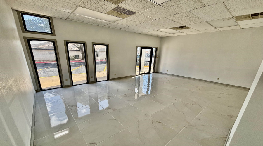 220 W Hillside Rd, Laredo, Texas 78041, 1 Room Rooms,1 BathroomBathrooms,Commercial retail/office,For Rent,220 W Hillside Rd,20263791