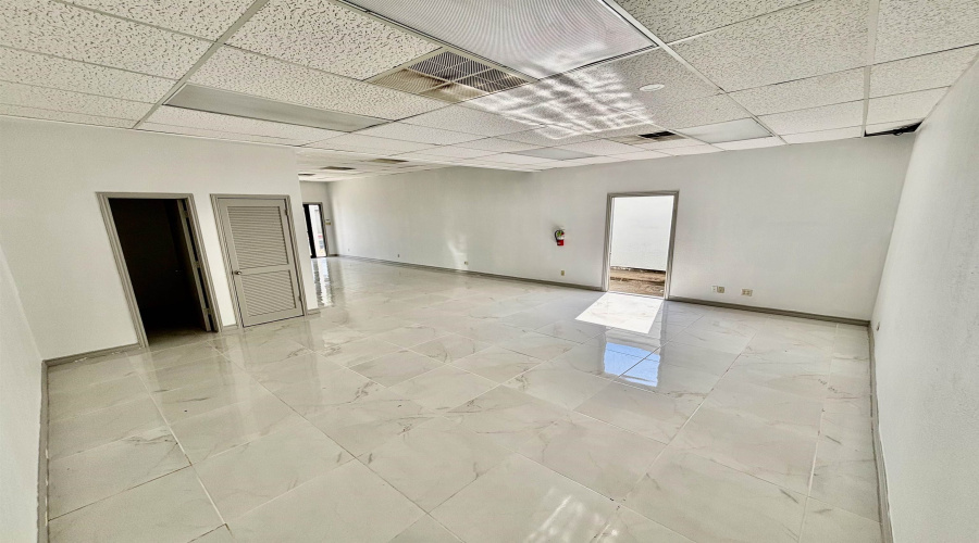 220 W Hillside Rd, Laredo, Texas 78041, 1 Room Rooms,1 BathroomBathrooms,Commercial retail/office,For Rent,220 W Hillside Rd,20263791