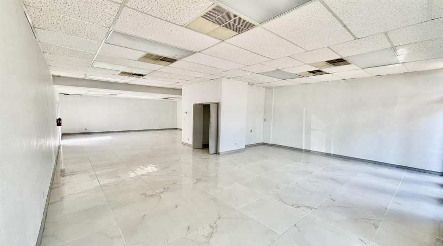 220 W Hillside Rd, Laredo, Texas 78041, 1 Room Rooms,1 BathroomBathrooms,Commercial retail/office,For Rent,220 W Hillside Rd,20263791