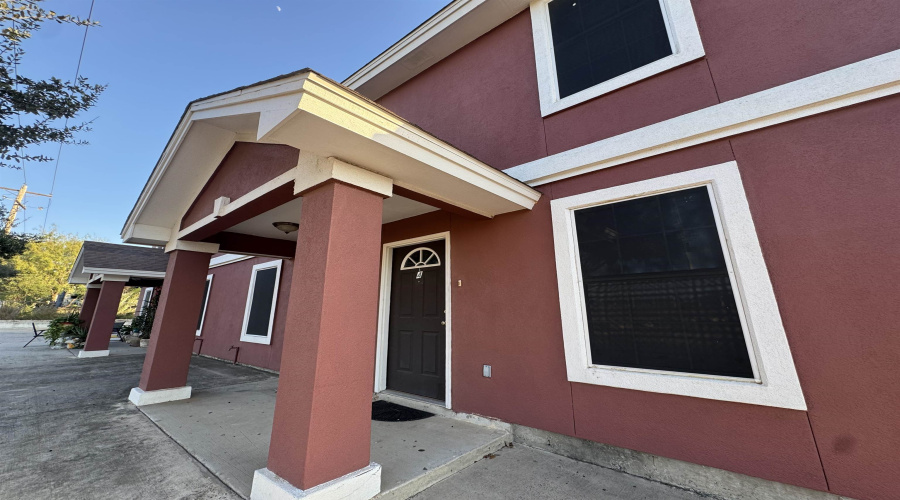 2801 S Bartlett Ave, Laredo, Texas 78046, 2 Bedrooms Bedrooms, 4 Rooms Rooms,1 BathroomBathrooms,Residential,For Rent,2801 S Bartlett Ave,20263786