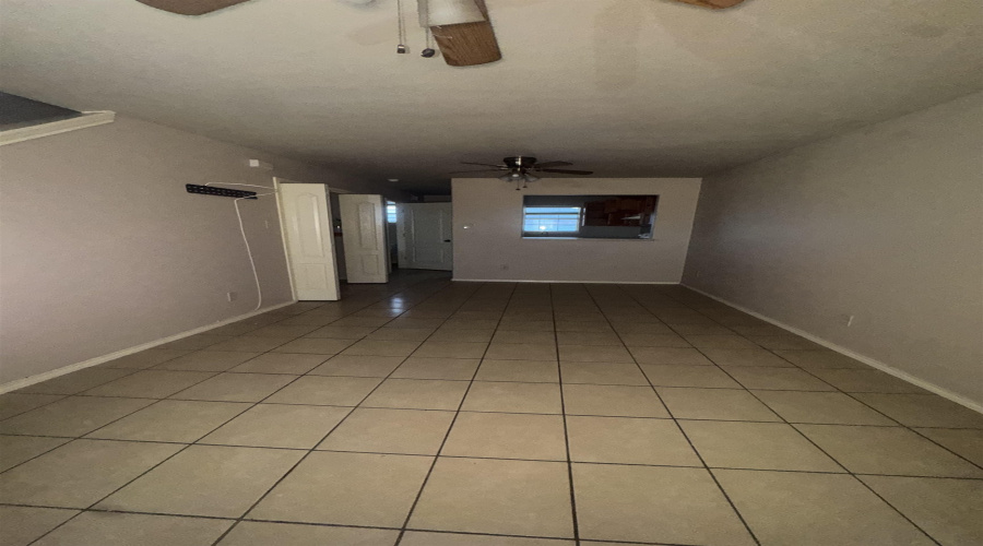2801 S Bartlett Ave, Laredo, Texas 78046, 2 Bedrooms Bedrooms, 4 Rooms Rooms,1 BathroomBathrooms,Residential,For Rent,2801 S Bartlett Ave,20263786