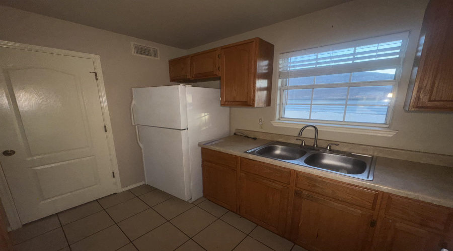 2801 S Bartlett Ave, Laredo, Texas 78046, 2 Bedrooms Bedrooms, 4 Rooms Rooms,1 BathroomBathrooms,Residential,For Rent,2801 S Bartlett Ave,20263786