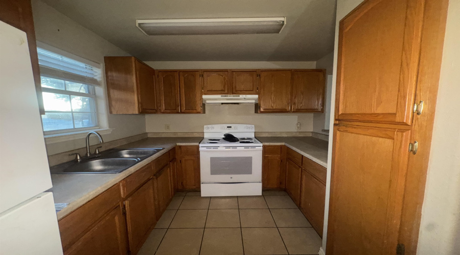 2801 S Bartlett Ave, Laredo, Texas 78046, 2 Bedrooms Bedrooms, 4 Rooms Rooms,1 BathroomBathrooms,Residential,For Rent,2801 S Bartlett Ave,20263786