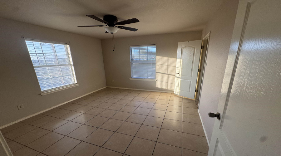 2801 S Bartlett Ave, Laredo, Texas 78046, 2 Bedrooms Bedrooms, 4 Rooms Rooms,1 BathroomBathrooms,Residential,For Rent,2801 S Bartlett Ave,20263786