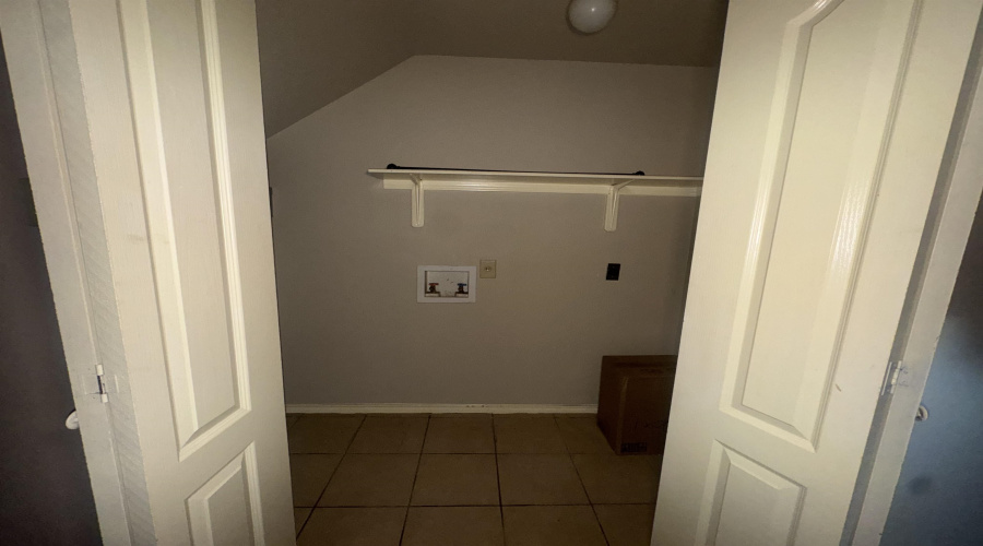2801 S Bartlett Ave, Laredo, Texas 78046, 2 Bedrooms Bedrooms, 4 Rooms Rooms,1 BathroomBathrooms,Residential,For Rent,2801 S Bartlett Ave,20263786