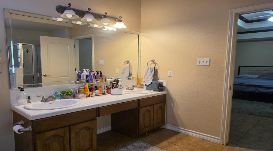 3810 Sandcliff Dr, Laredo, Texas 78045, 3 Bedrooms Bedrooms, 5 Rooms Rooms,2 BathroomsBathrooms,Residential,For Sale,3810 Sandcliff Dr,20263792