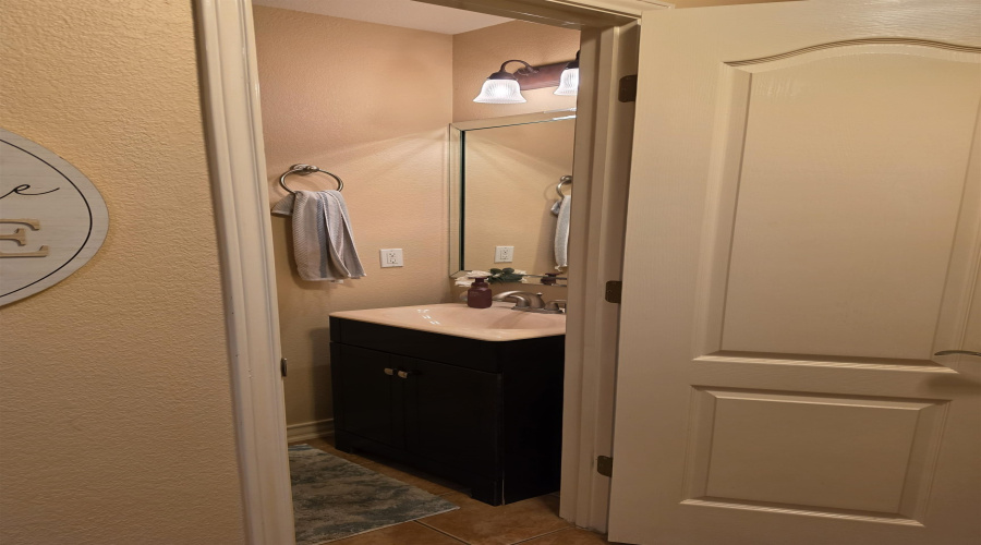 3810 Sandcliff Dr, Laredo, Texas 78045, 3 Bedrooms Bedrooms, 5 Rooms Rooms,2 BathroomsBathrooms,Residential,For Sale,3810 Sandcliff Dr,20263792