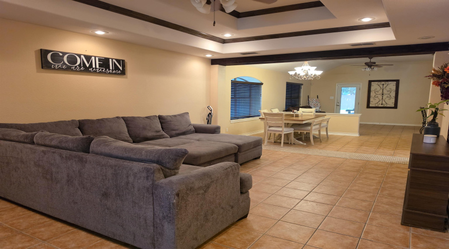 3810 Sandcliff Dr, Laredo, Texas 78045, 3 Bedrooms Bedrooms, 5 Rooms Rooms,2 BathroomsBathrooms,Residential,For Sale,3810 Sandcliff Dr,20263792