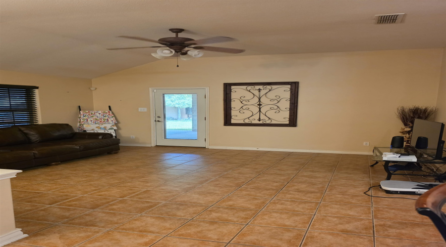 3810 Sandcliff Dr, Laredo, Texas 78045, 3 Bedrooms Bedrooms, 5 Rooms Rooms,2 BathroomsBathrooms,Residential,For Sale,3810 Sandcliff Dr,20263792