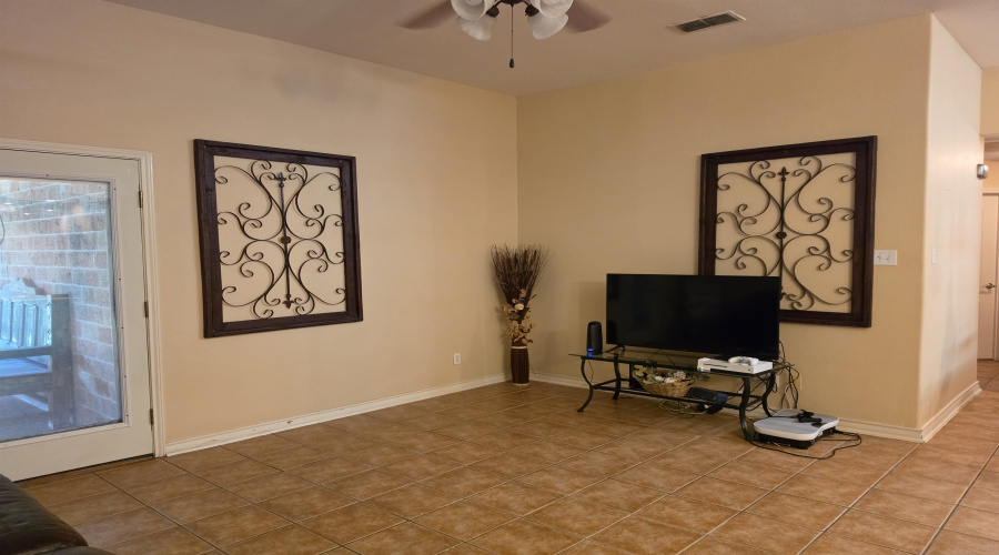3810 Sandcliff Dr, Laredo, Texas 78045, 3 Bedrooms Bedrooms, 5 Rooms Rooms,2 BathroomsBathrooms,Residential,For Sale,3810 Sandcliff Dr,20263792