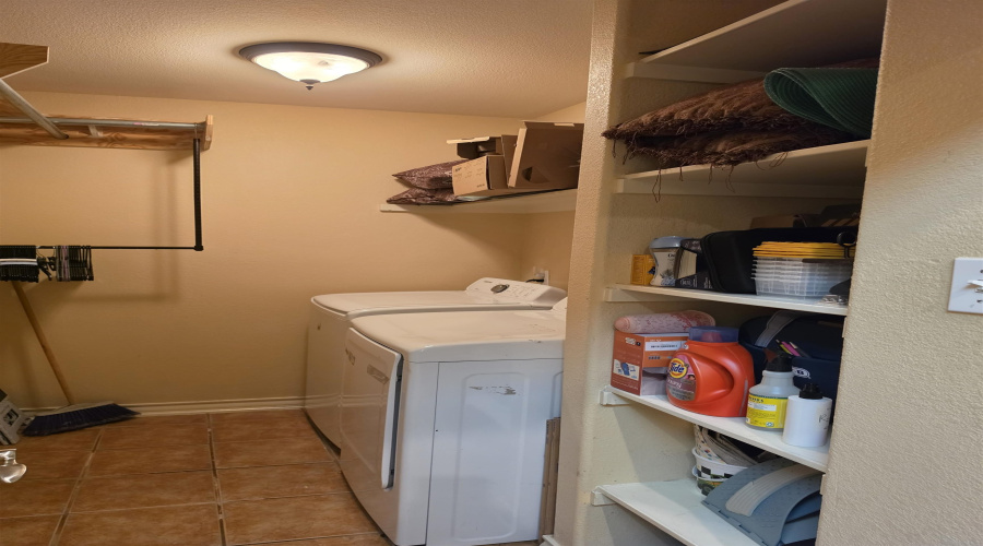 3810 Sandcliff Dr, Laredo, Texas 78045, 3 Bedrooms Bedrooms, 5 Rooms Rooms,2 BathroomsBathrooms,Residential,For Sale,3810 Sandcliff Dr,20263792