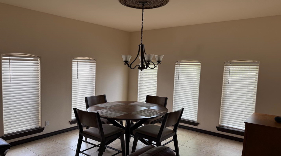 110 Queen Palm Dr., LAREDO, Texas 78045-5014, 3 Bedrooms Bedrooms, 6 Rooms Rooms,2 BathroomsBathrooms,Residential,For Sale,110 Queen Palm Dr.,20263795