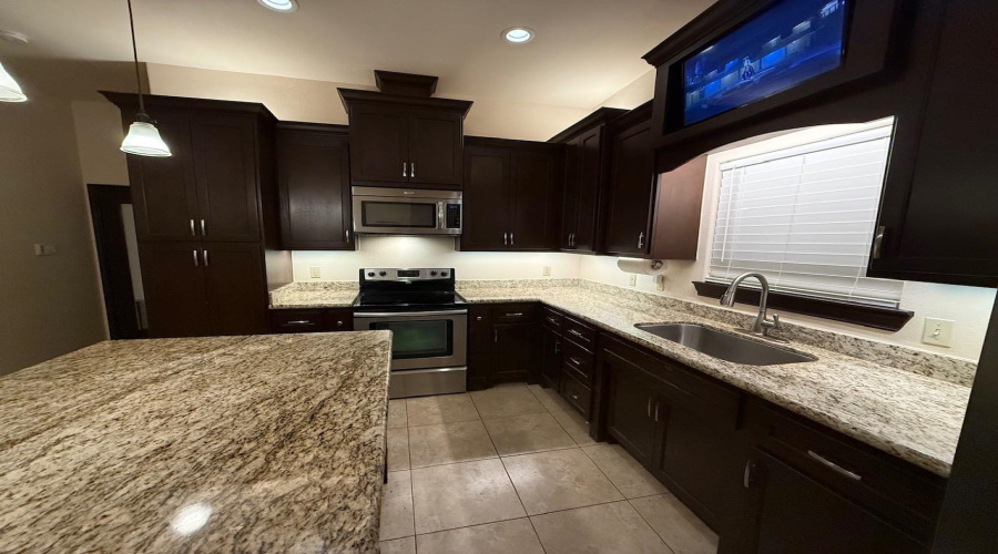 110 Queen Palm Dr., LAREDO, Texas 78045-5014, 3 Bedrooms Bedrooms, 6 Rooms Rooms,2 BathroomsBathrooms,Residential,For Sale,110 Queen Palm Dr.,20263795