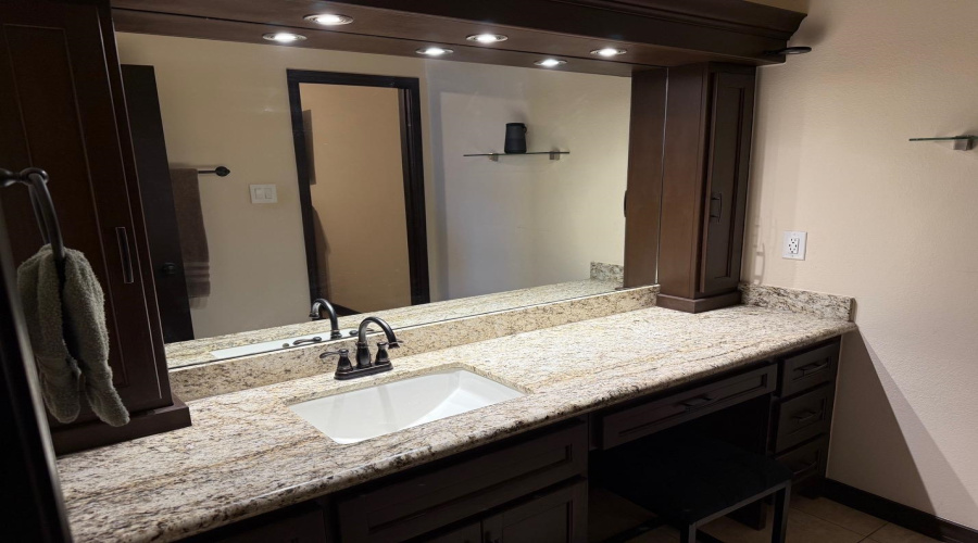 110 Queen Palm Dr., LAREDO, Texas 78045-5014, 3 Bedrooms Bedrooms, 6 Rooms Rooms,2 BathroomsBathrooms,Residential,For Sale,110 Queen Palm Dr.,20263795