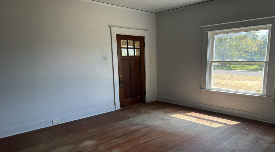 1319 Mier St, Laredo, Texas 78040, 2 Bedrooms Bedrooms, 6 Rooms Rooms,1 BathroomBathrooms,Residential,For Rent,1319 Mier St,20263796