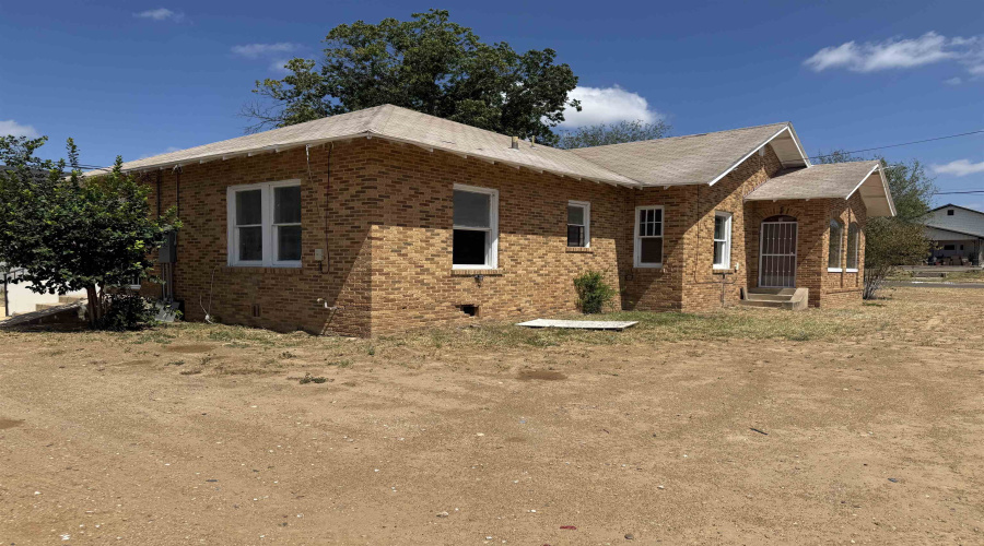 1319 Mier St, Laredo, Texas 78040, 2 Bedrooms Bedrooms, 6 Rooms Rooms,1 BathroomBathrooms,Residential,For Rent,1319 Mier St,20263796