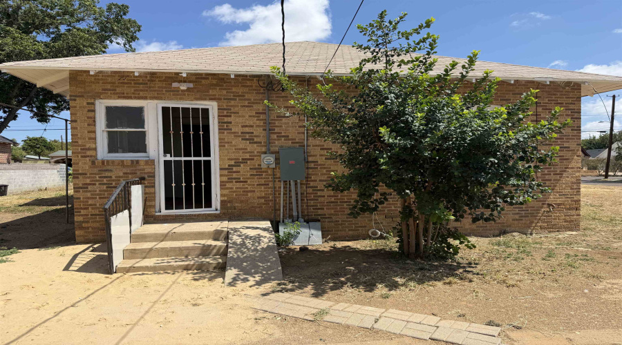 1319 Mier St, Laredo, Texas 78040, 2 Bedrooms Bedrooms, 6 Rooms Rooms,1 BathroomBathrooms,Residential,For Rent,1319 Mier St,20263796