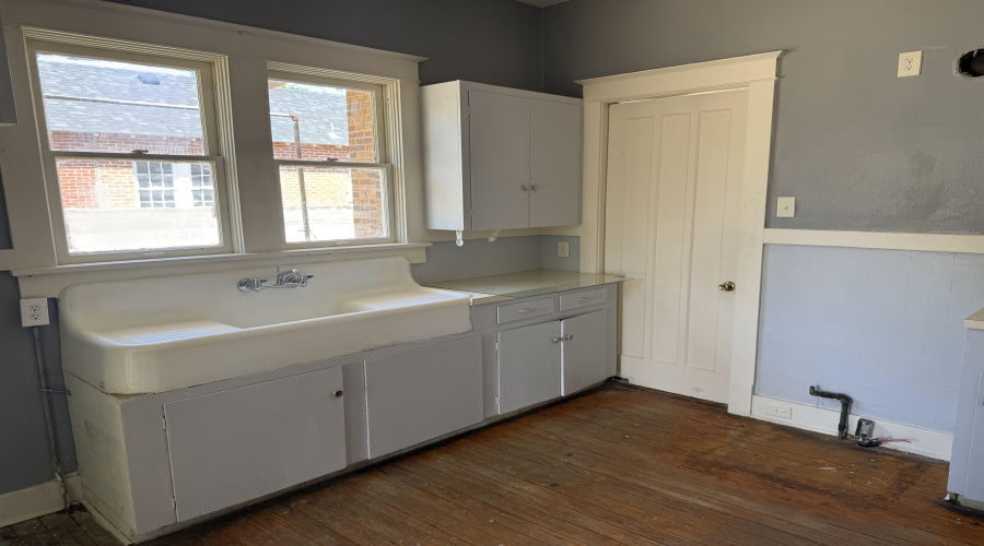 1319 Mier St, Laredo, Texas 78040, 2 Bedrooms Bedrooms, 6 Rooms Rooms,1 BathroomBathrooms,Residential,For Rent,1319 Mier St,20263796