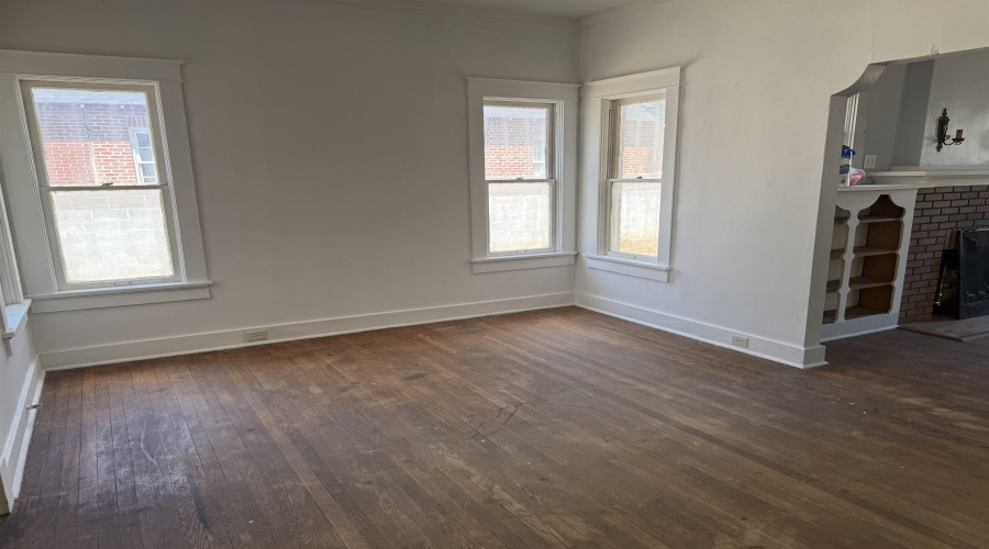 1319 Mier St, Laredo, Texas 78040, 2 Bedrooms Bedrooms, 6 Rooms Rooms,1 BathroomBathrooms,Residential,For Rent,1319 Mier St,20263796