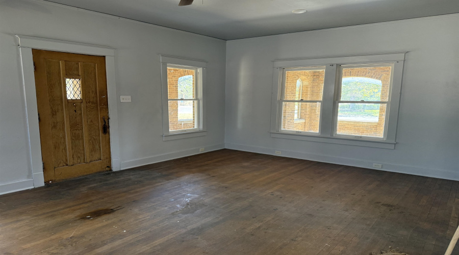 1319 Mier St, Laredo, Texas 78040, 2 Bedrooms Bedrooms, 6 Rooms Rooms,1 BathroomBathrooms,Residential,For Rent,1319 Mier St,20263796