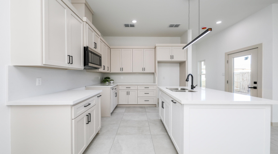 1618 Brangus St., LAREDO, Texas 78046, 3 Bedrooms Bedrooms, 6 Rooms Rooms,2 BathroomsBathrooms,Residential,For Sale,1618 Brangus St.,20263800