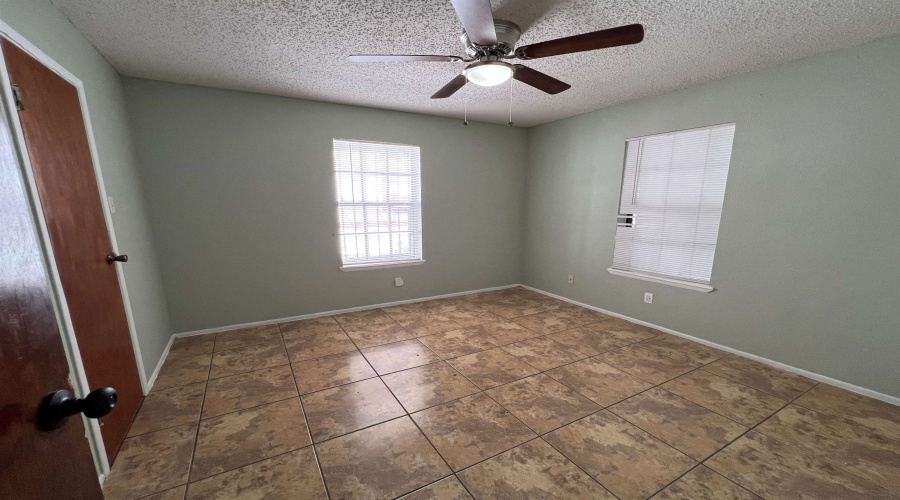 4553 Hachar Ln, Laredo, Texas 78046, 3 Bedrooms Bedrooms, 6 Rooms Rooms,1 BathroomBathrooms,Residential,For Rent,4553 Hachar Ln,20263802