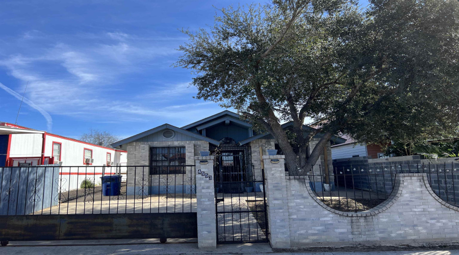 4553 Hachar Ln, Laredo, Texas 78046, 3 Bedrooms Bedrooms, 6 Rooms Rooms,1 BathroomBathrooms,Residential,For Rent,4553 Hachar Ln,20263802
