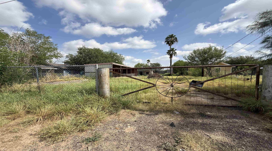 1866 W Orquidia Ln W, RIO BRAVO, Texas 78046, 2 Bedrooms Bedrooms, 3 Rooms Rooms,1 BathroomBathrooms,Residential,For Sale,1866 W Orquidia Ln W,20263803