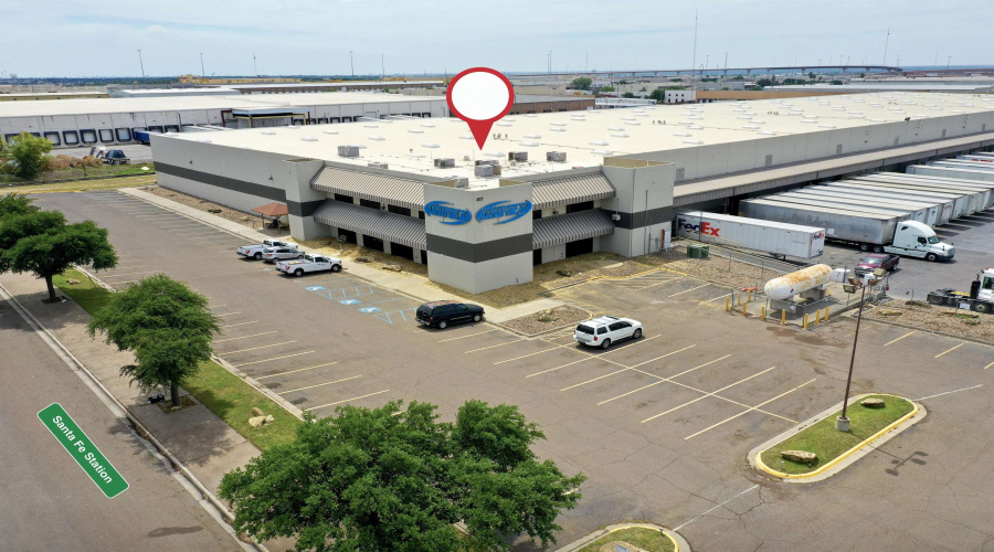 417 Union Pacific Blvd, Laredo, Texas 78045, 1 Bedroom Bedrooms, 21 Rooms Rooms,4 BathroomsBathrooms,Commercial/industrial,For Rent,417 Union Pacific Blvd,20263809