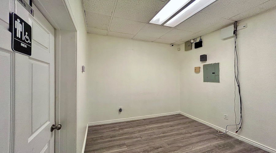 12520 Mines Rd, Laredo, Texas 78045, 1 Room Rooms,1 BathroomBathrooms,Commercial retail/office,For Rent,12520 Mines Rd,20263806